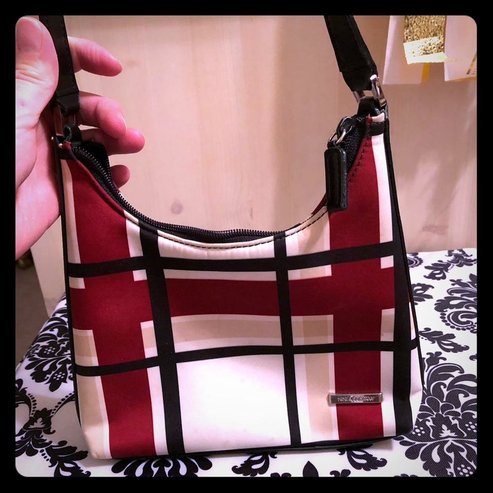 Used Nine & co. purse